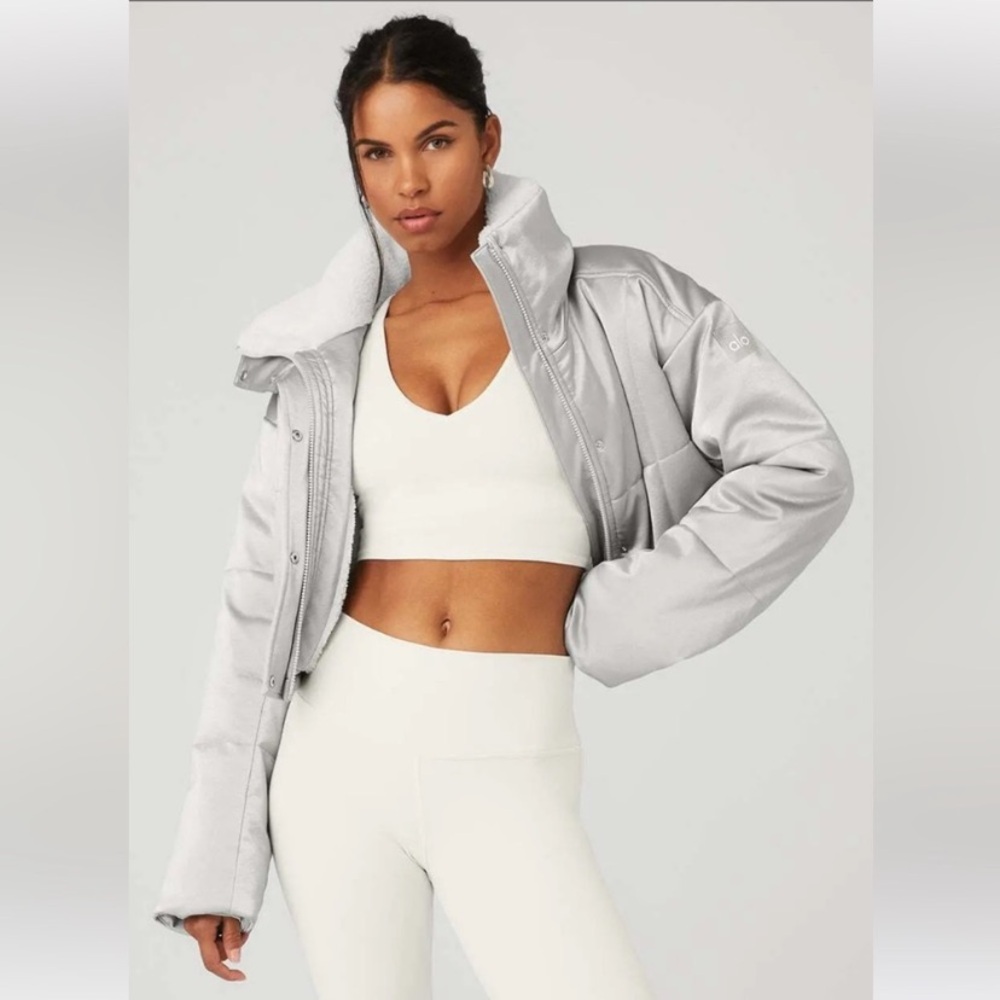 Alo Yoga Orion Cropped Puffer Jacket – Silver (Sherpa-Lined)
